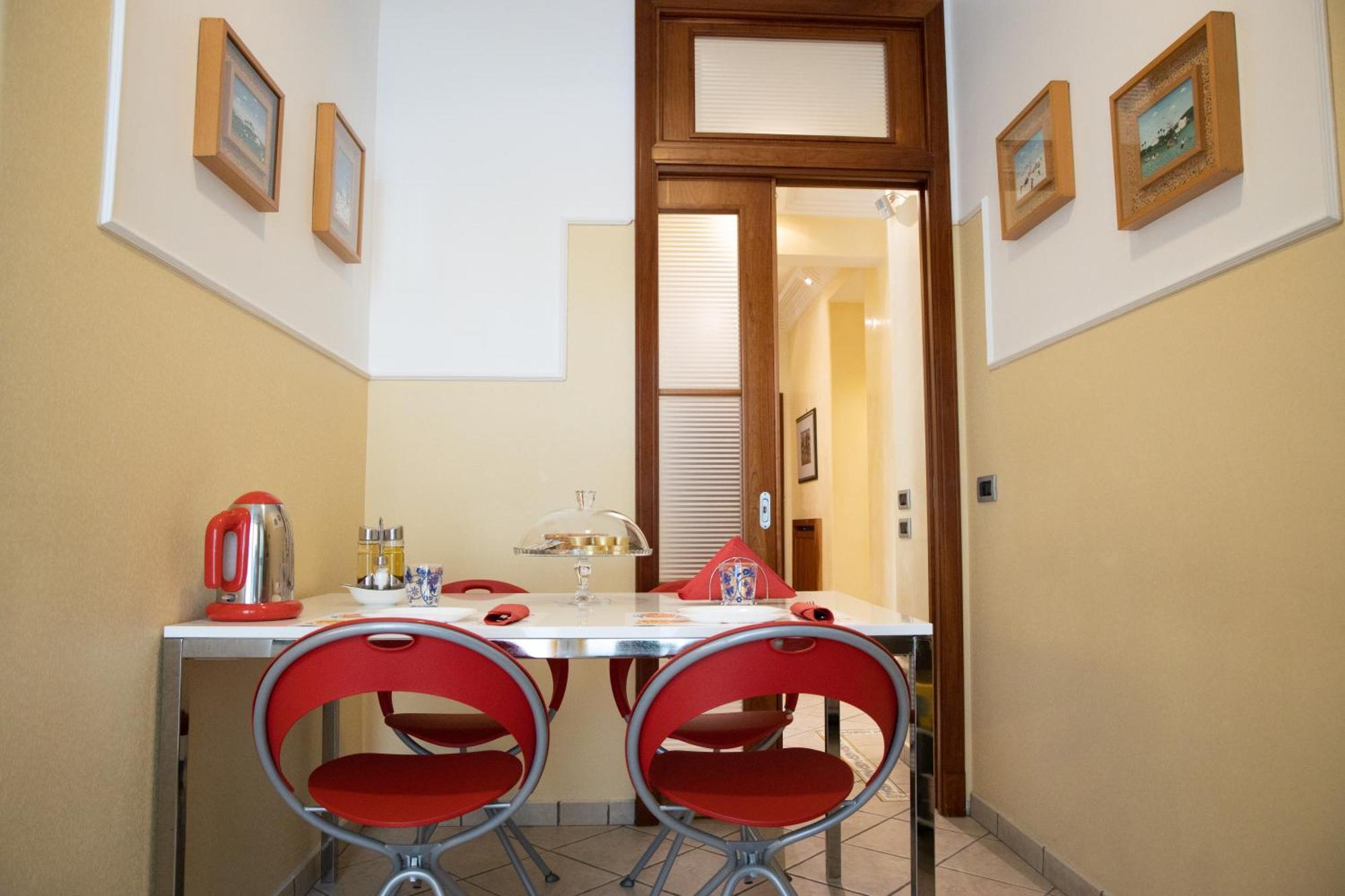 Holiday House Sabina Napoli Esterno foto