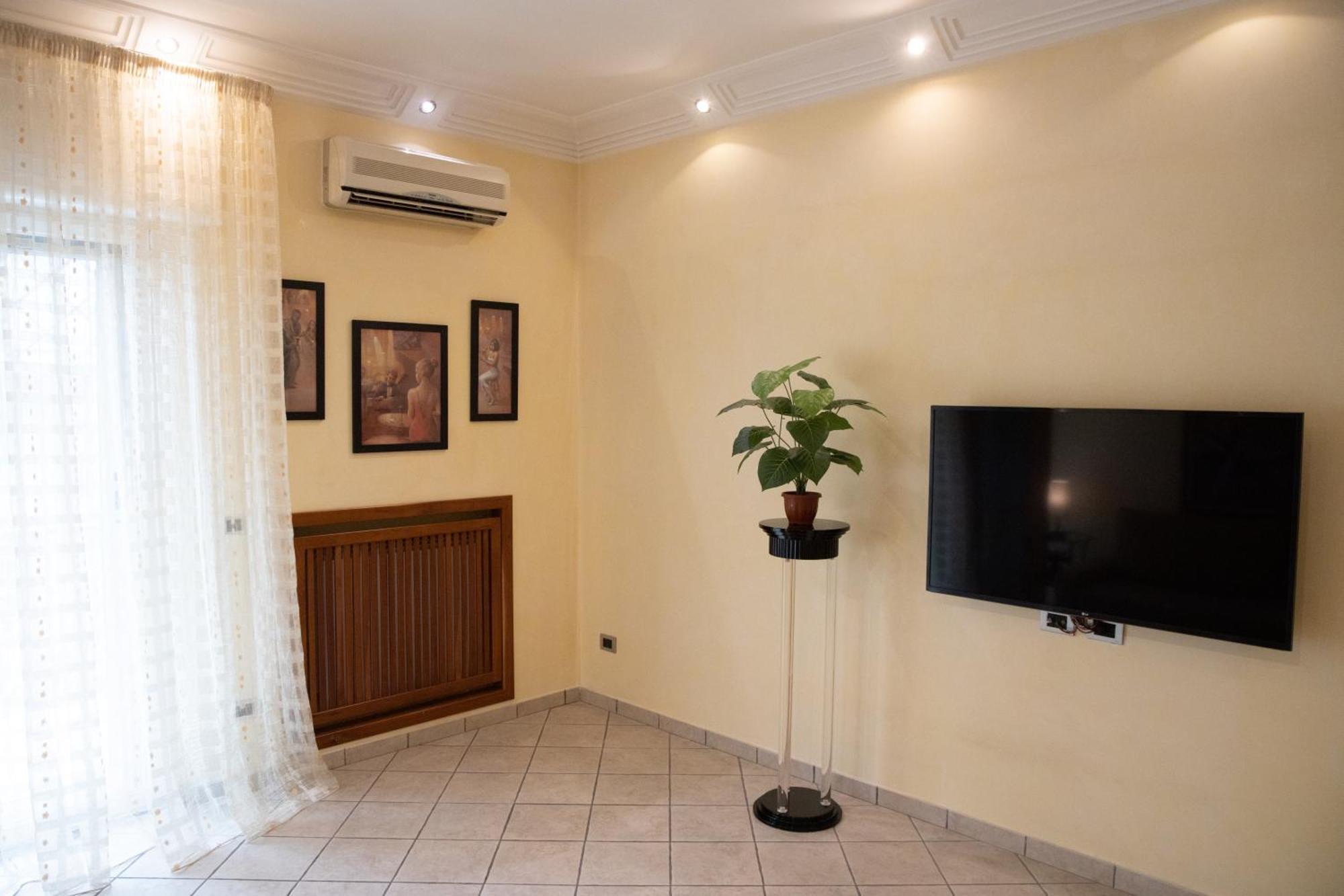 Holiday House Sabina Napoli Esterno foto